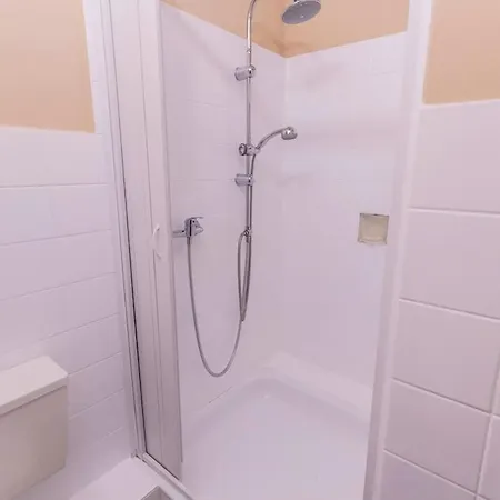 Moderne Erlebnisberg 2 Bis 4 Personen Direkt Am Skilift Und Bikepark ヴィンターベルク